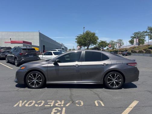 Predawn Gray Mica 2018 Toyota Camry SE