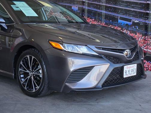 Predawn Gray Mica 2018 Toyota Camry SE