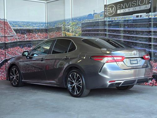 Predawn Gray Mica 2018 Toyota Camry SE