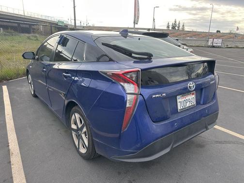 2016 Toyota Prius Four Touring