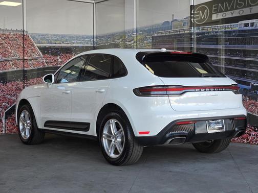 2024 Porsche Macan Base
