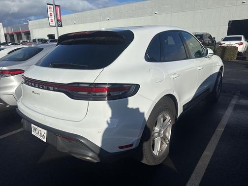 2024 Porsche Macan Base