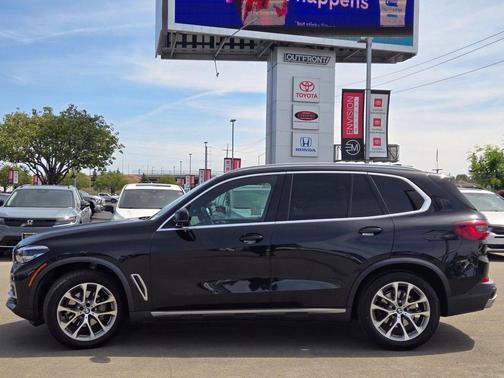 Black Sapphire Metallic 2021 BMW X5 sDrive40i