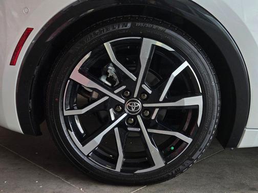 Wind Chill Pearl 2026 Toyota Prius Plug-In Hybrid XSE Premium