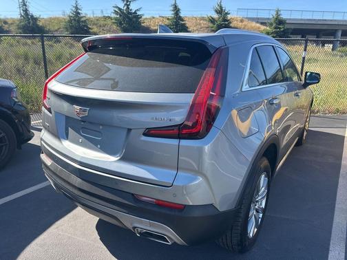 Argent Silver Metallic 2023 Cadillac XT4 Premium Luxury