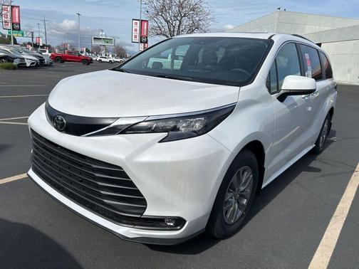 2026 Toyota Sienna XLE