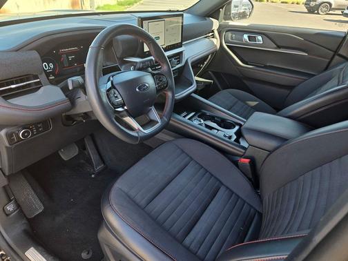 AGATE BLACK METALLIC 2025 Ford Explorer ST-Line