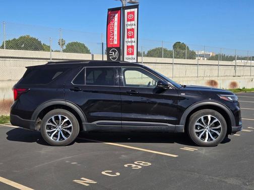 AGATE BLACK METALLIC 2025 Ford Explorer ST-Line
