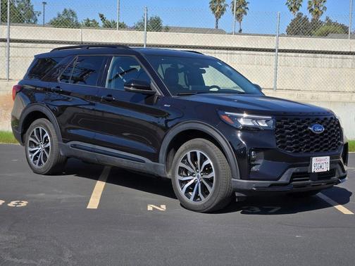 AGATE BLACK METALLIC 2025 Ford Explorer ST-Line