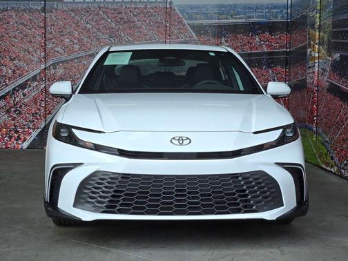 Ice Cap 2026 Toyota Camry SE