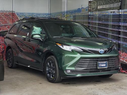 2025 Toyota Sienna Woodland Edition