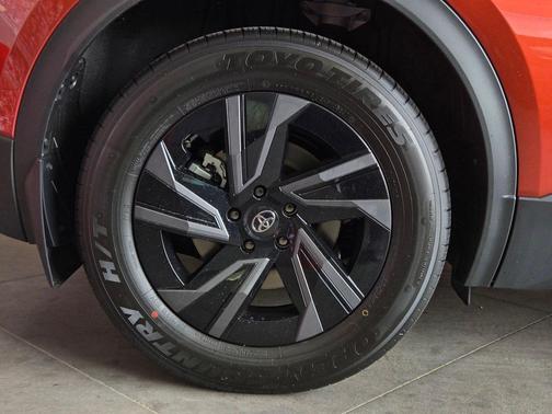 Tandoori 2026 Toyota C-HR SE