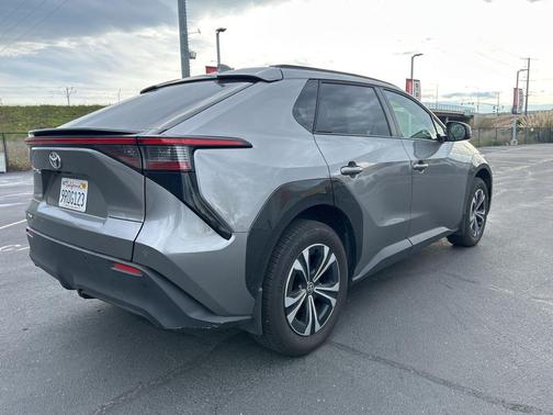 2024 Toyota bZ4X XLE