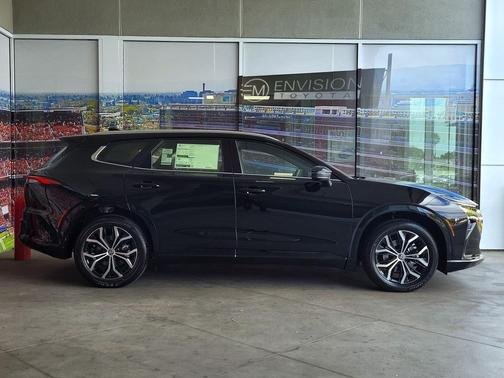 2025 Toyota Crown Signia XLE