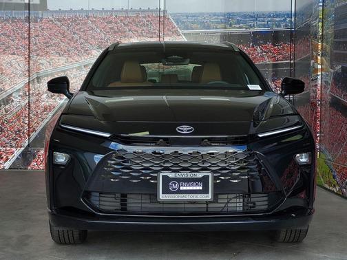 2025 Toyota Crown Signia XLE