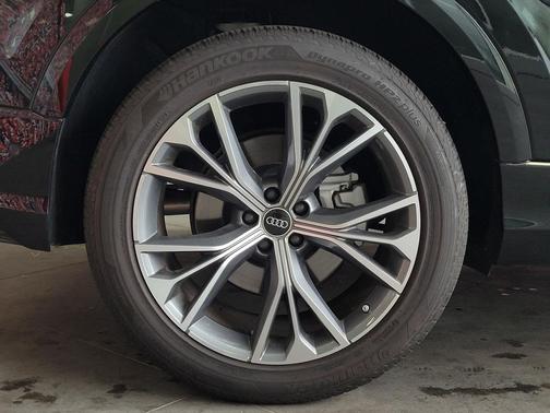 2024 Audi Q8 55 Premium Plus