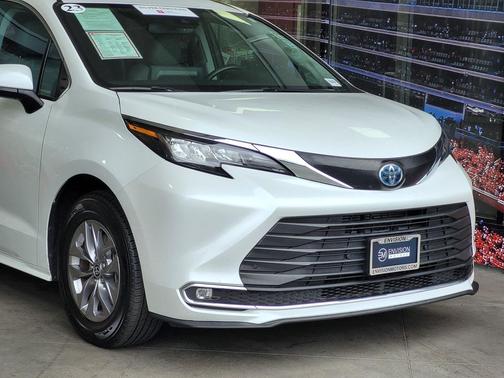 2023 Toyota Sienna XLE 8 Passenger