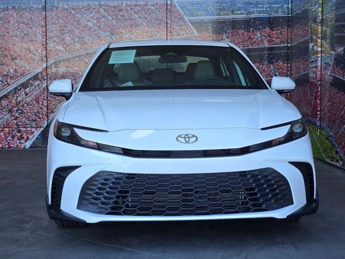 Ice Cap 2026 Toyota Camry SE