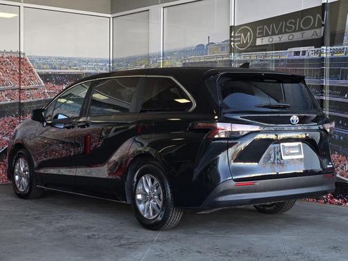 2024 Toyota Sienna LE