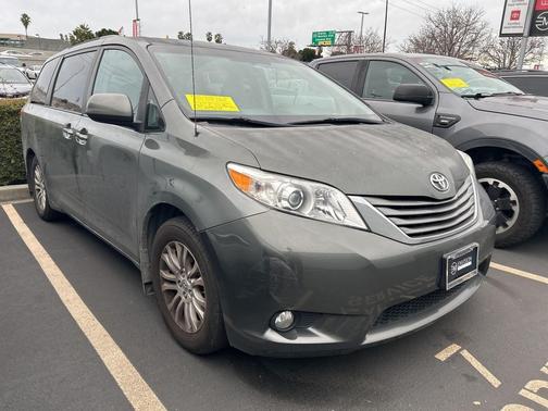 2013 Toyota Sienna XLE