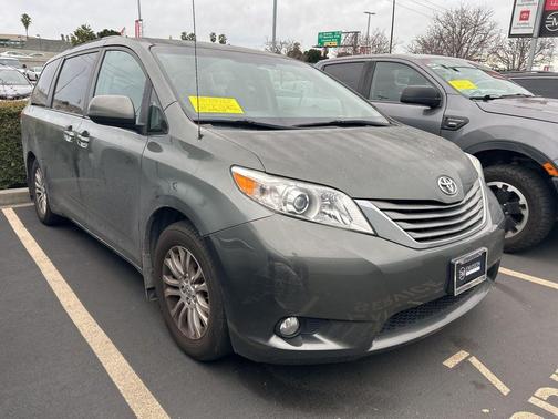 2013 Toyota Sienna XLE