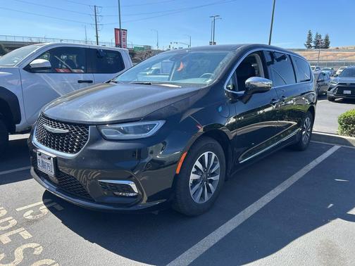 2023 Chrysler Pacifica Hybrid Limited