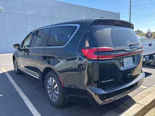 2023 Chrysler Pacifica Hybrid Limited