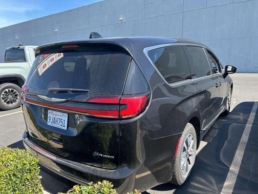 2023 Chrysler Pacifica Hybrid Limited