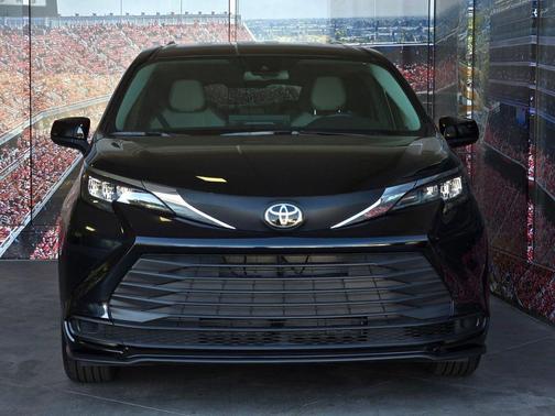 Midnight Black Metallic 2026 Toyota Sienna LE