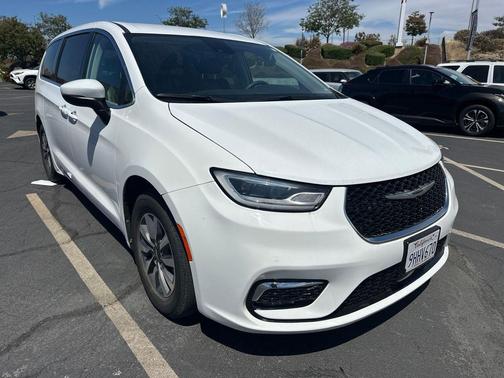 Bright White Clearcoat 2023 Chrysler Pacifica Hybrid Touring L