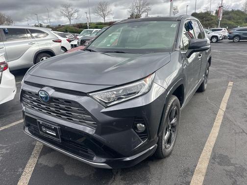 2020 Toyota RAV4 Hybrid SE