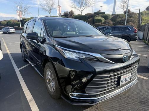 2023 Toyota Sienna XLE