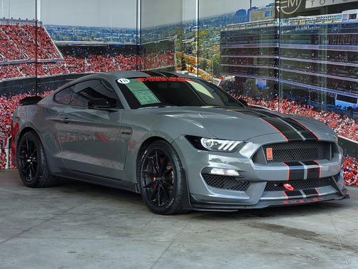 2018 Ford Shelby GT350 Base