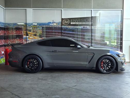 2018 Ford Shelby GT350 Base