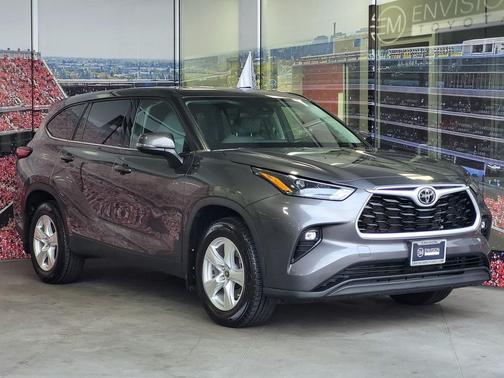 2022 Toyota Highlander LE