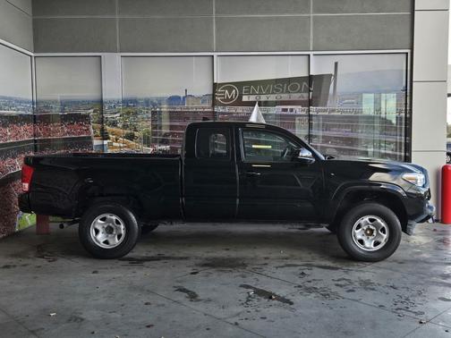 2017 Toyota Tacoma SR