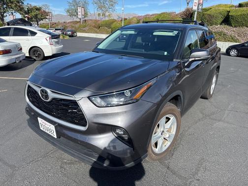 2022 Toyota Highlander LE
