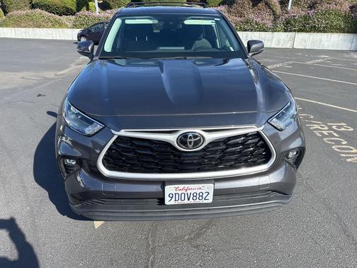 2022 Toyota Highlander LE
