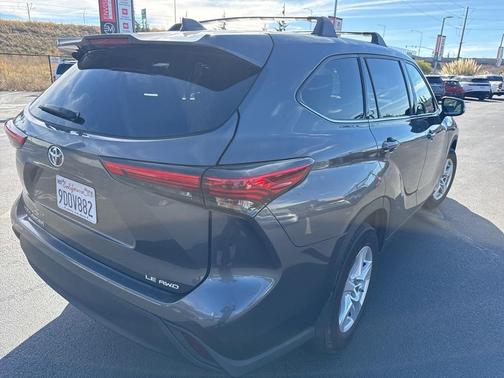 2022 Toyota Highlander LE