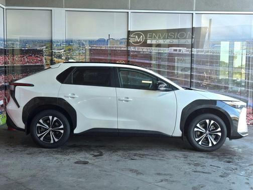 2025 Toyota bZ4X XLE