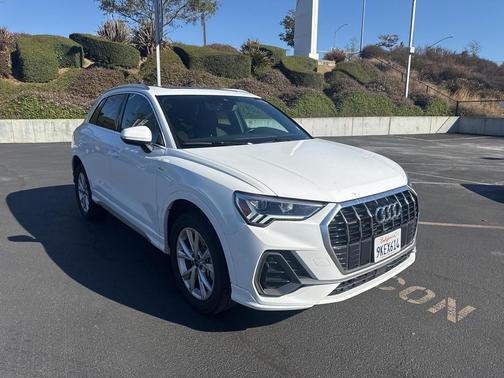 2024 Audi Q3 Premium 45 TFSI S line quattro Tiptronic