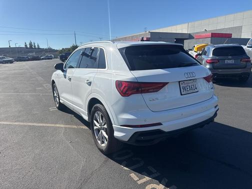 2024 Audi Q3 Premium 45 TFSI S line quattro Tiptronic