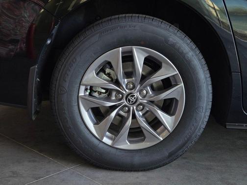 Midnight Black Metallic 2026 Toyota Sienna XLE