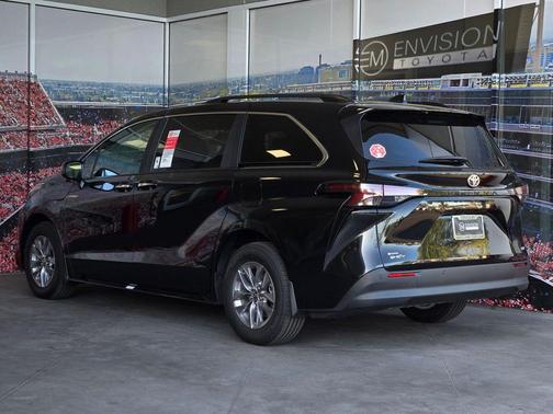 Midnight Black Metallic 2026 Toyota Sienna XLE