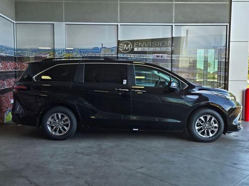 Midnight Black Metallic 2026 Toyota Sienna XLE