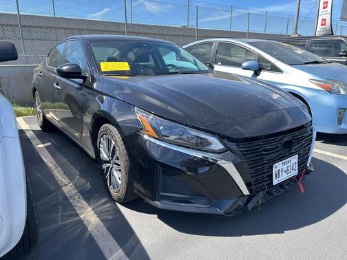 Super Black 2023 Nissan Altima 2.5 SV