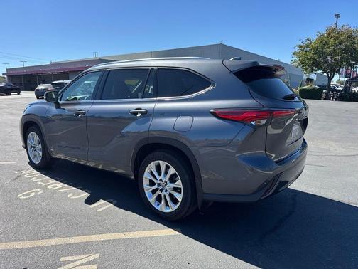 Magnetic Gray Metallic 2023 Toyota Highlander Hybrid Limited