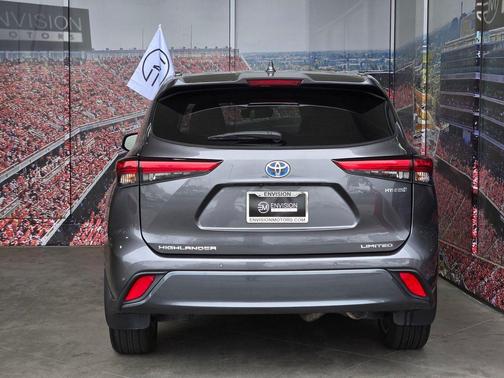 Magnetic Gray Metallic 2023 Toyota Highlander Hybrid Limited