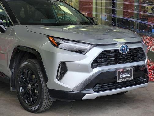 2022 Toyota RAV4 Hybrid SE