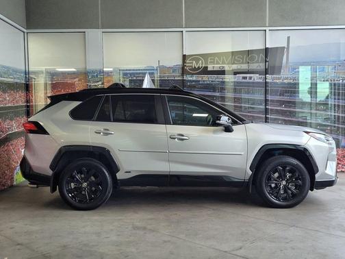 2022 Toyota RAV4 Hybrid SE